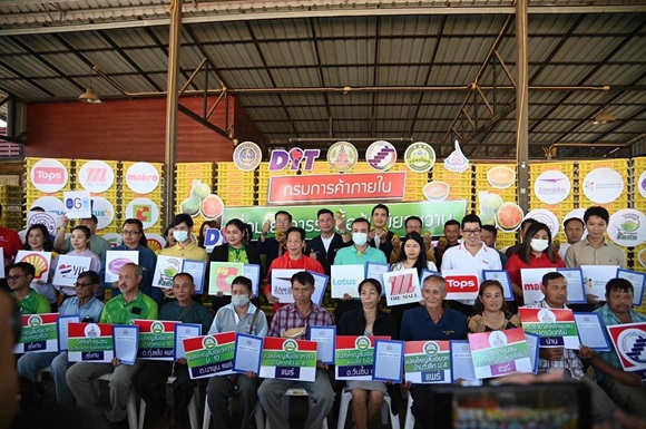 ​กรมการค้าภายใน นำผู้ประกอบการซื้อส้มชาวสวน จ.สุโขทัย 9,500 ตัน ดันราคาขยับ