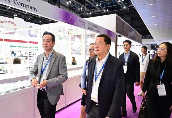 นภินทร ชมแฟร์อัญมณีฮ่องกง ปีนี้นำผู้ประกอบการกว่า 200 รายไปโชว์ มั่นใจยอดขายปัง     