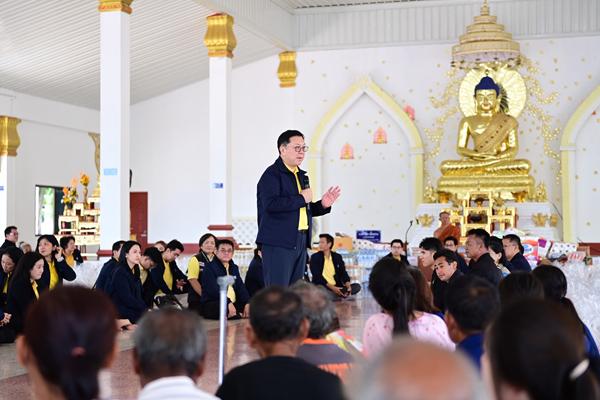 จตุพร-ฉันทวิชญ์ มอบถุงยังชีพผู้ประสบภัย ในศูนย์พักพิง จ.อุบลราชธานี