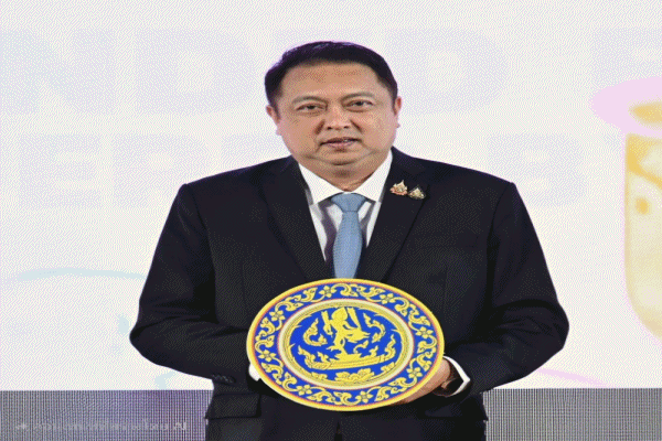 สุชาติ พร้อมเดินหน้ามาตรการคู่ขนาน ดันราคาลำไย ดูดซับผลผลิต ช่วยเกษตรกร