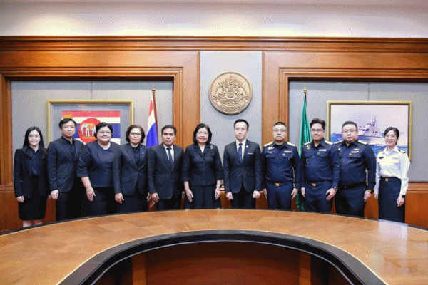 พาณิชย์ ขอบคุณกรมศุลกากร สกัดของปลอมล็อตใหญ่คาด่าน มูลค่ากว่า 65 ล้าน