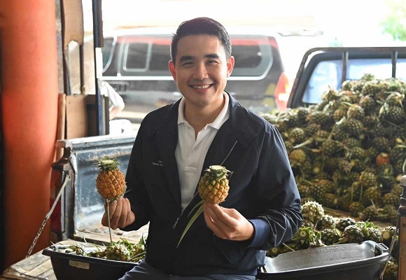 กรมการค้าภายใน ช่วยเหลือเกษตรกรเชียงราย ลุยซื้อสับปะรด 1.75 หมื่นตัน