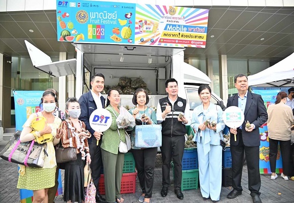 พาณิชย์ มิติใหม่ลดค่าครองชีพ จัดผลไม้ สินค้าราคาถูก ส่งตรงเข้าหมู่บ้าน คอนโดมิเนียม