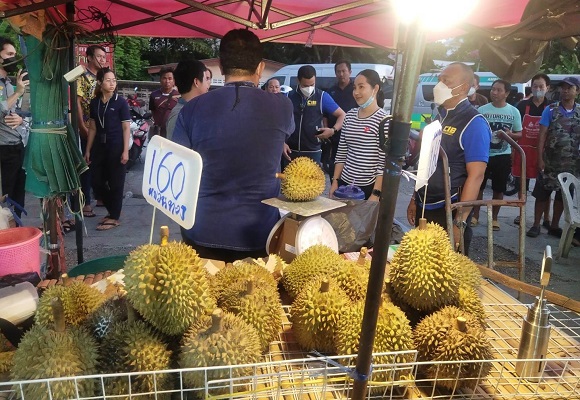 กรมการค้าภายใน บุกจับ พ่อค้าทุเรียน โกงตาชั่ง เอาเปรียบผู้บริโภค