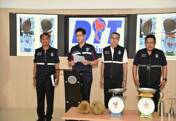 พาณิชย์ จับพ่อค้าต่างชาติ แอบขายทุเรียนโกงน้ำหนักครึ่งกิโล ส่งตำรวจดำเนินคดีทันที