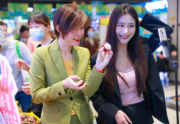 พาณิชย์ จัดโปรโมตผลไม้ไทยในเมืองชิงต่าว ทุเรียน มังคุด ลำไยฮอต ขายมือระวิง