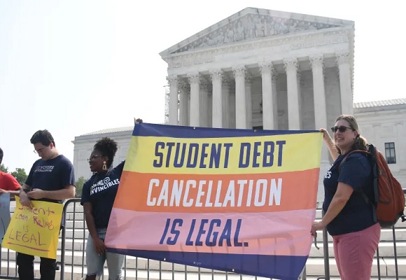 Supreme Court strikes down Biden’s student loan forgiveness plan