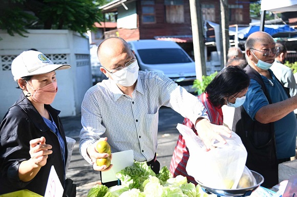 พาณิชย์ ยันผักสดเข้าสู่ตลาดต่อเนื่อง ราคายังปกติ หลังหลายพื้นที่ฝนตก-น้ำท่วม