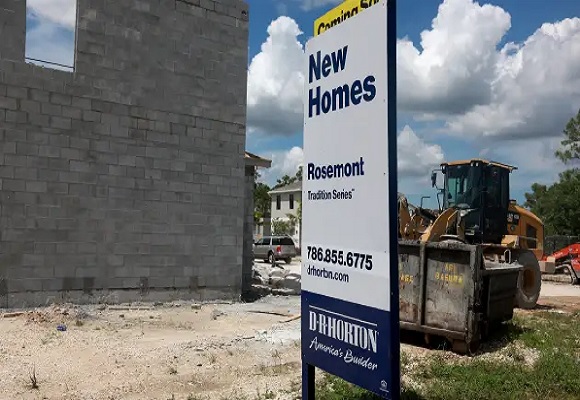 Housing industry urges Powell to stop raising interest rates or risk an economic hard landing