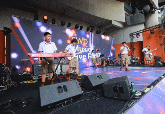 FWD ประกันชีวิต เปิดพื้นที่แห่งโอกาส ดันกลุ่ม Young Gen คนรักดนตรีปล่อยพลังโชว์ความสามารถบนเวที FWD Music Live Fest ใจกลางสยามสแควร์