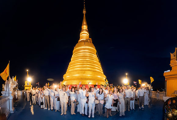 ไทยพาณิชย์ ชวนลูกค้าเอสเอ็มอีห่มผ้าแดง วัดภูเขาทอง เสริมมงคลชีวิตและธุรกิจปังตลอดทั้งปี