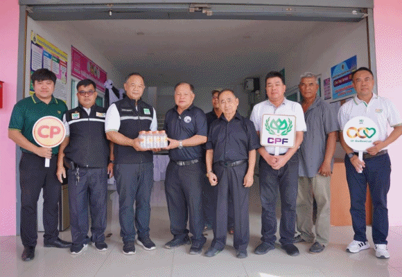 ‘อยู่เคียงข้างทุกวิกฤต’ ซีพีเอฟ ลงพื้นที่อ่างทอง ส่งตรงความช่วยเหลือ เติมพลังใจ...ไม่ทิ้งกันในยามยาก