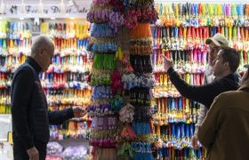 U.S. retailers scramble to secure China-made Christmas merchandise as tariff uncertainty persists