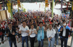 'ดร.เอ้ สุชัชวีร์ สุวรรณสวัสดิ์'-ดร.คุณหญิงกัลยา โสภณพนิช นำทัพพบปะตัวแทนกลุ่มเปราะบาง และผู้สูงอายุที่ศูนย์พัฒนา คุณภาพชีวิตผู้สูงอายุหนองแขม ผลักดันเรื่องสุขภาพ เชื่อมโยงอินเตอร์เนทฟรีล้านจุดเพื่อความปลอดภัยของผู้สูงวัย