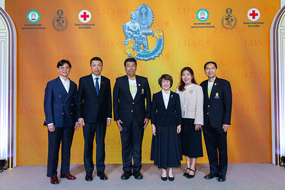 ทุกลมหายใจมีความหมาย… ทรู คอร์ปอเรชั่น รวมพลังสื่อในเครือทรู ซีพี หนุนภารกิจคณะแพทย์ฯ จุฬาฯ สนับสนุนโครงการเข็มวันอานันทมหิดล 2568 ภายใต้แนวคิด ‘Air We Share, Lungs We Care’ ชวนคนไทย ‘ให้’ เพื่อผู้ป่วยโรคทางเดินหายใจ ได้หายใจอีกครั้ง