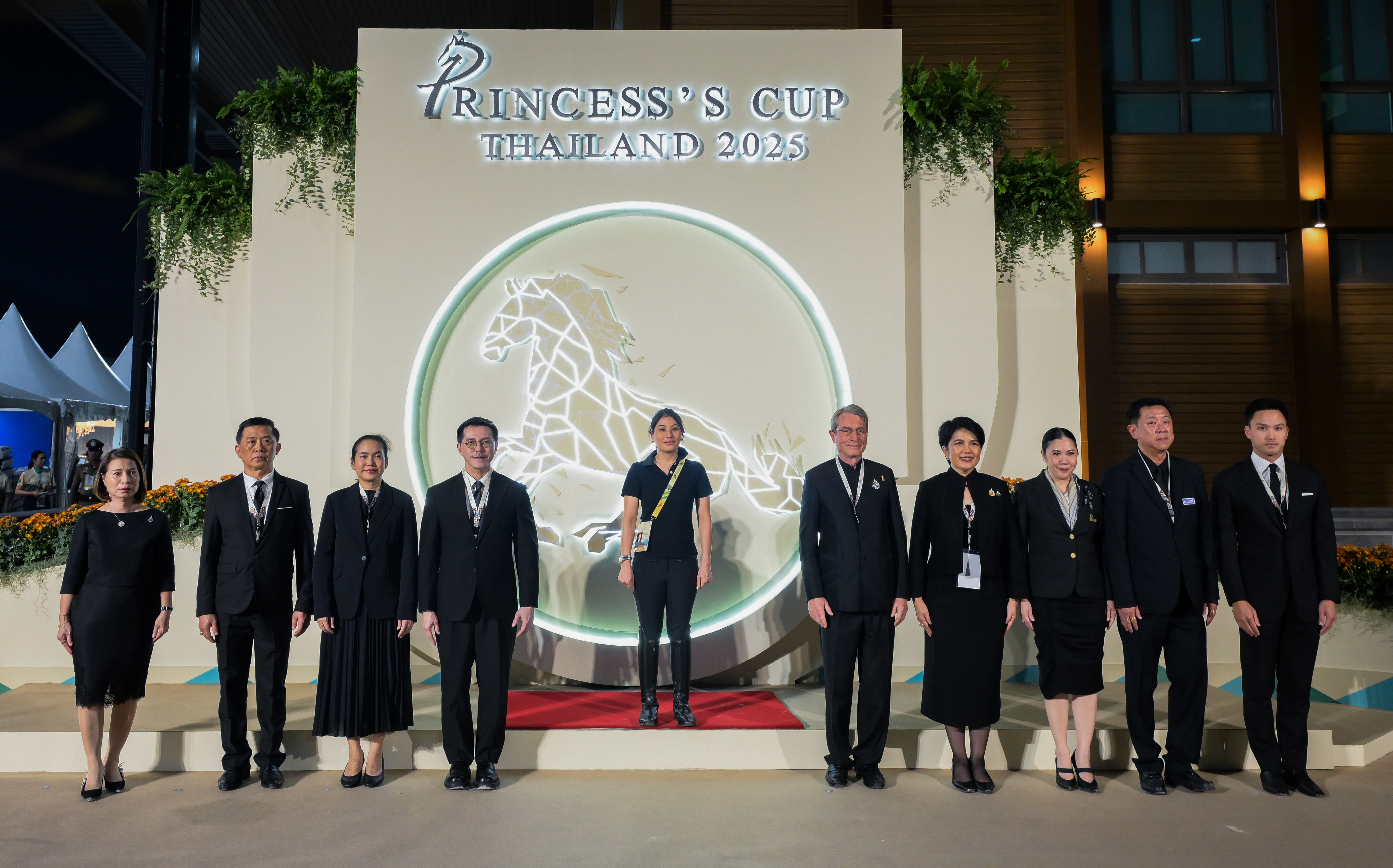 สมเด็จพระเจ้าลูกเธอ เจ้าฟ้าสิริวัณณวรี นารีรัตนราชกัญญา พระราชทานโล่ที่ระลึกให้แก่ไทยเบฟ ในฐานะผู้สนับสนุนการแข่งขันกีฬาขี่ม้า Princess&rsquo;s Cup Thailand 2025