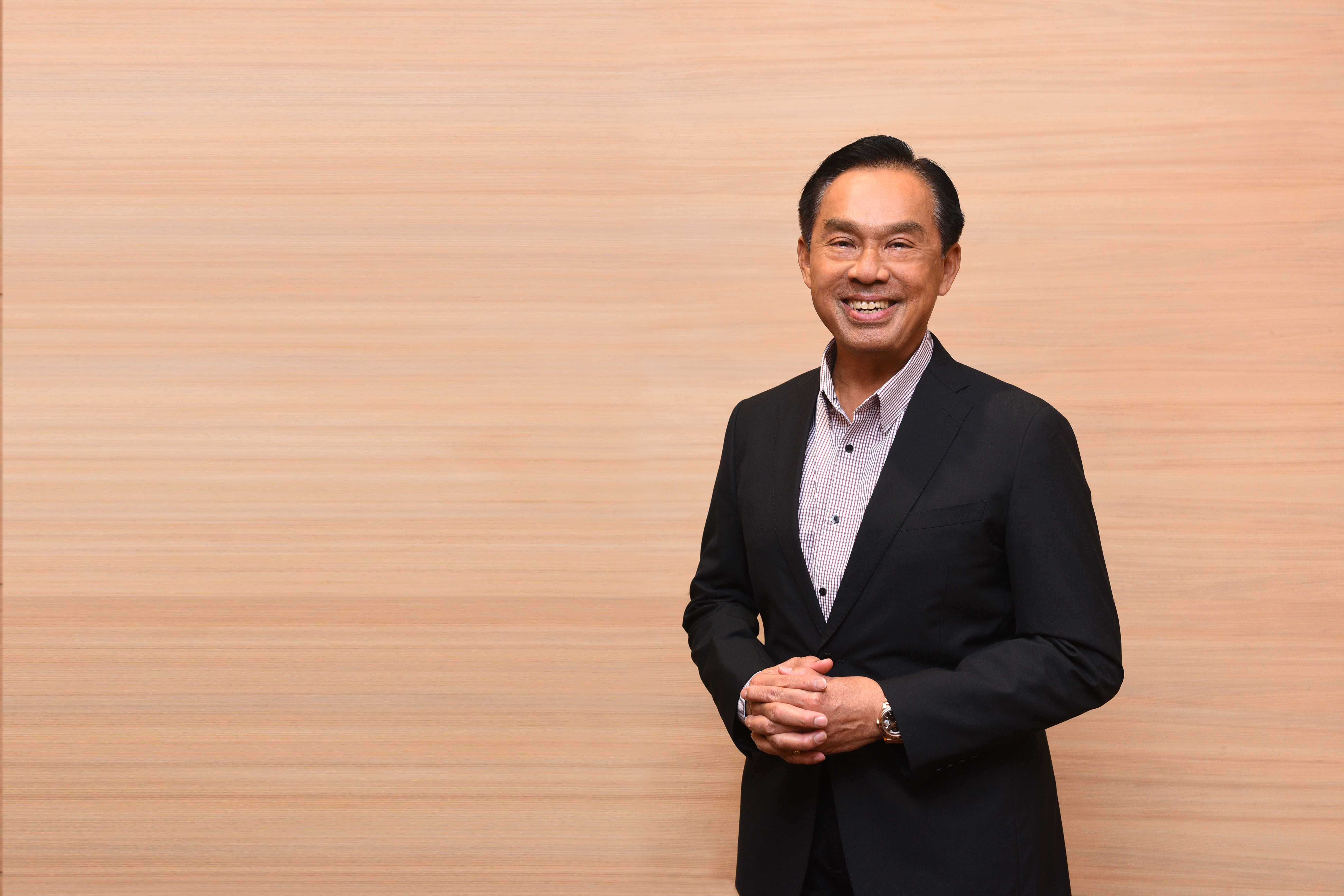 1. คุณสาธิต สุดบรรทัด CEO DRT