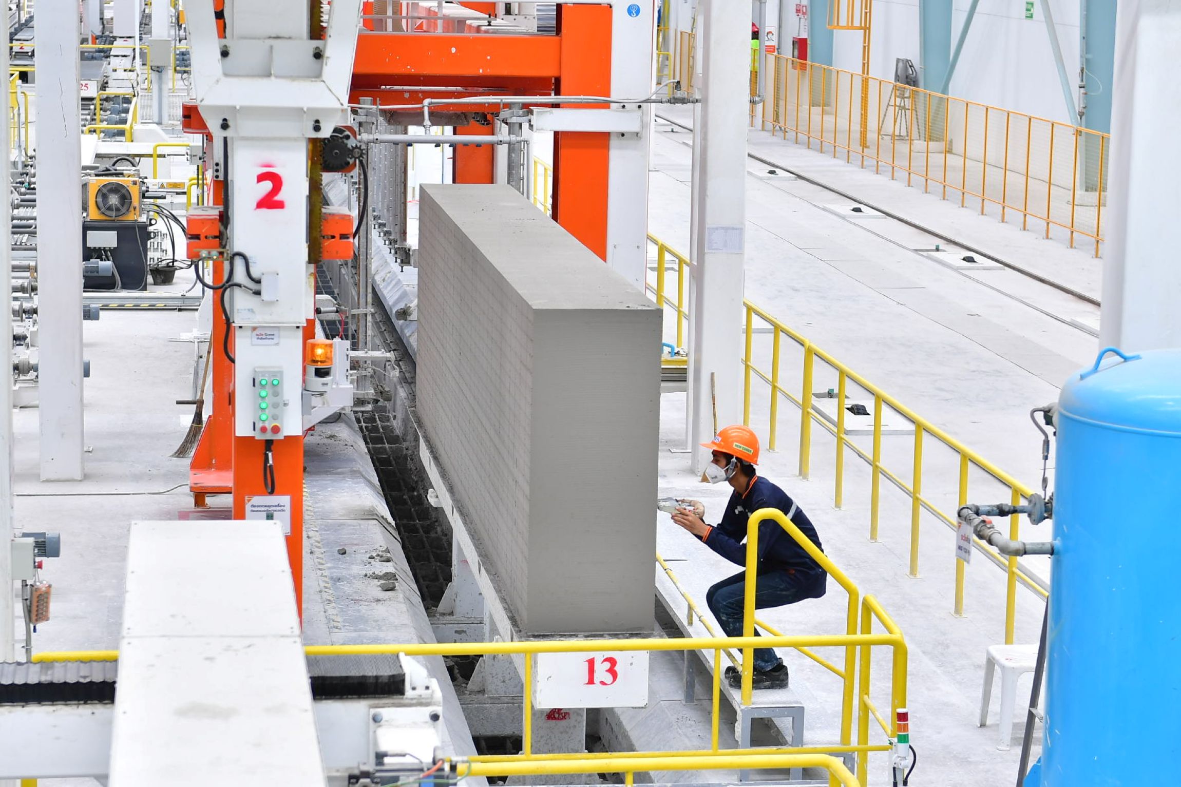 ตราเพชร รง.อิฐมวลเบา AAC 2 03