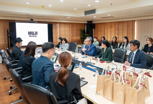 พาณิชย์ ถกผู้บริหาร MUJI ช่วยเพิ่มช่องทางจำหน่ายให้กับสินค้าท้องถิ่นของไทย