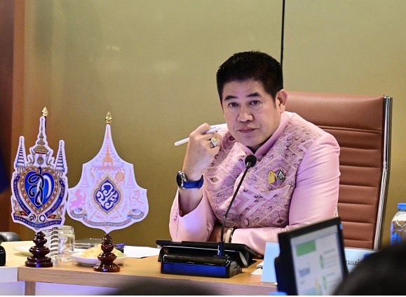 ‘รมว.ธรรมนัส’ เผย ได้รับรายงานกรณี ‘ศรีสุวรรณ’ขู่รีดไถเงินอธิบดีกรมการข้าวแล้ว ย้ำขอตรวจสอบข้อเท็จจริงทั้งหมดก่อน ใครผิดก็ว่าไปตามผิด ต้องให้ความยุติธรรมทั้ง 2 ฝ่าย