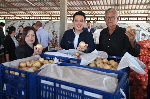 กรมการค้าภายใน ลงพื้นที่ จ.เชียงใหม่ ติดตามผลรับซื้อหอมใหญ่ เกษตรกรยิ้ม ราคาขึ้น