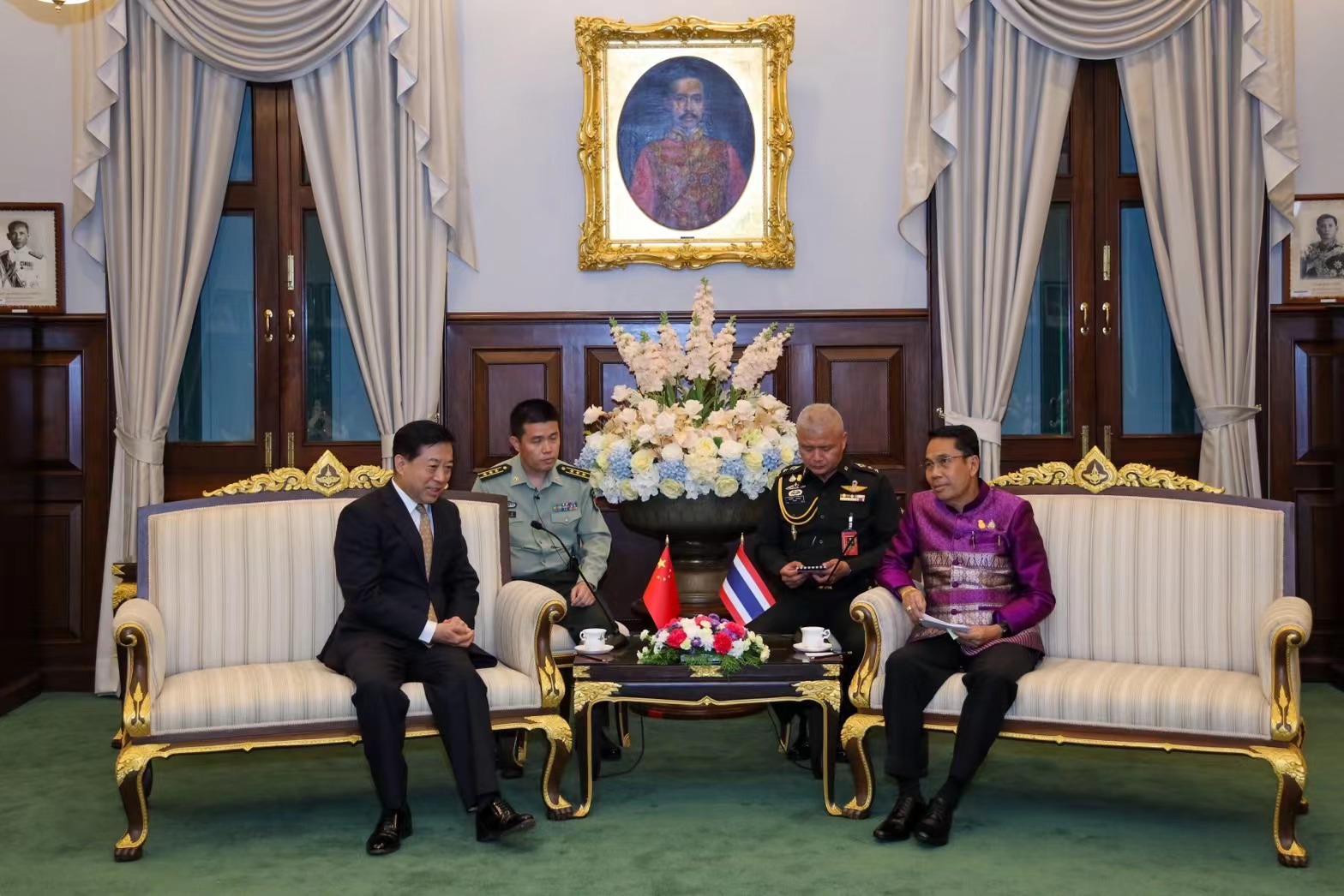 เอกอัครราชทูตหาน จื้อเฉียง เข้าเยี่ยมคารวะ นายสุทิน คลังแสง รัฐมนตรีว่าการกระทรวงกลาโหมท่านใหม่ของไทย