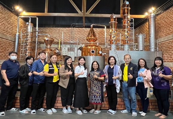 พาณิชย์ ลงพื้นที่แหล่งผลิต 'สุราสักทองแพร่'ดันขึ้นทะเบียน GI รายการใหม่