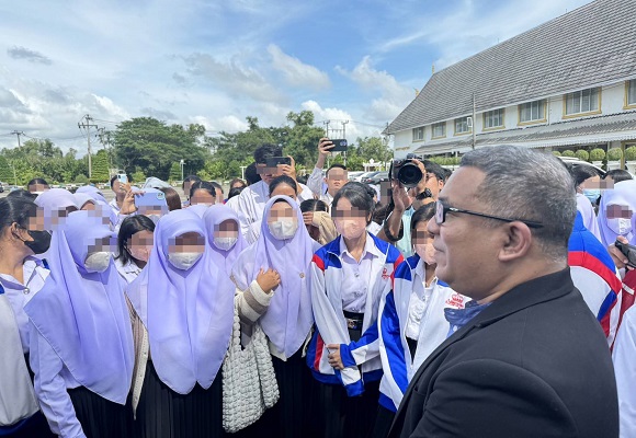 กยศ.ลงพื้นที่พบนักศึกษาที่ศรีสะเกษและนครศรีธรรมราช อนุมัติเงินกู้เพิ่มอีก 2,209 ราย ไม่ประสงค์จะขอกู้ยืมเงิน 67 ราย 
