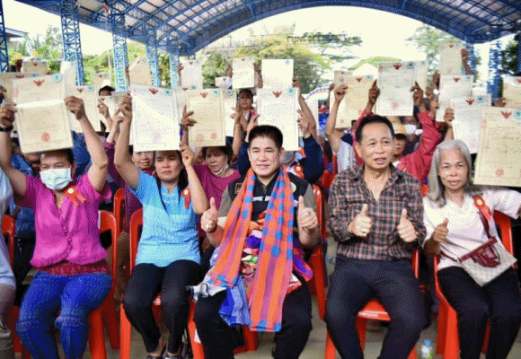  รัฐมนตรีเกษตรฯ 'ธรรมนัส' ส่งสุขปีใหม่ 2567 จัดชุดของขวัญ 'สร้างโอกาส เพิ่มรายได้ ลดค่าใช้จ่าย'สู่พี่น้องเกษตรกรไทย