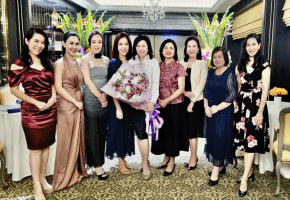 กลุ่มเพื่อนหลักสูตรการเมืองการปกครองฯ ร่วมแสดงความยินดีกับหมอยุ้ยขึ้นเป็น ผอ.โรงพยาบาลรามาธิบดี