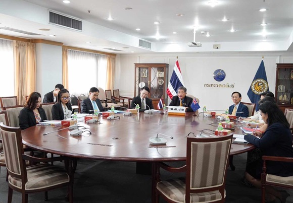  ภูมิธรรม ถกรัฐมนตรีการค้านิวซีแลนด์ เดินหน้าร่วมมือพัฒนาอุตสาหกรรมโคนมไทย
