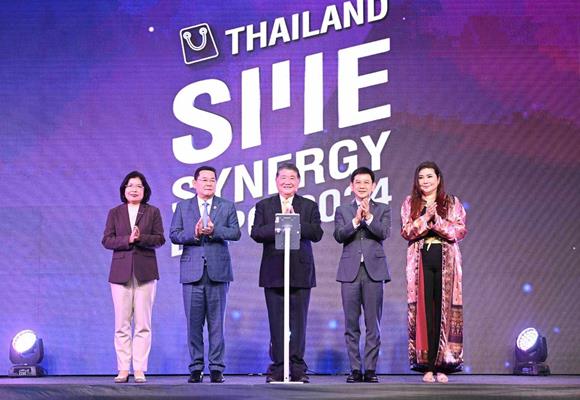 ภูมิธรรม เปิดงานมหกรรม SME ชวนชอปสินค้า ซื้อแฟรนไชส์ เลือกทำเลใช้ประกอบอาชีพ