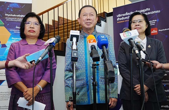 พาณิชย์ ผนึกหอการค้าไทย-ก.พ.ร. ลดต้นทุนทำธุรกิจ เชื่อมข้อมูลนิติบุคคล 10 หน่วยงานรัฐ