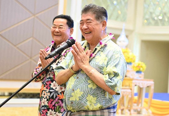ภูมิธรรม อวยพรสงกรานต์คนไทย-ข้าราชการพาณิชย์ ขอมีความสุข เดินทางปลอดภัย