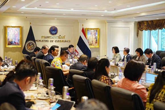 พาณิชย์ ผนึก'แรงงาน' ใช้กองทุนประกันสังคมค้ำเงินกู้ผู้ประกันตน ม.33 ซื้อแฟรนไชส์สร้างอาชีพ