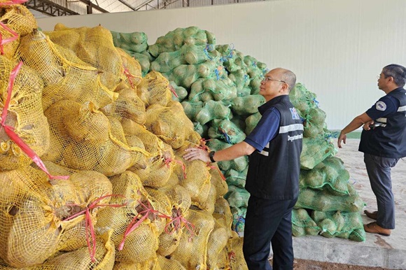พาณิชย์ ตรวจโรงงานมะพร้าว ป้องกันสินค้านำเข้าหลุดเข้าตลาด กระทบเกษตรกร