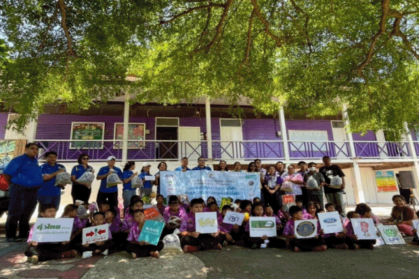 จับมือผู้ใหญ่ใจดี