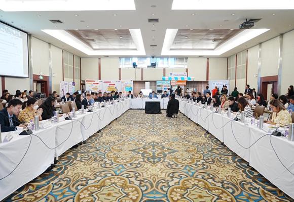 นภินทร ถกห้างท้องถิ่นต้นแบบ 70 ราย ระดมสมองทำแผนเสริมแกร่งการทำธุรกิจ