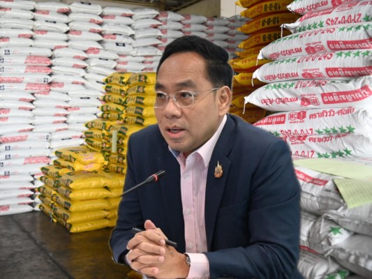พาณิชย์ เผยปุ๋ยถูกเพื่อเกษตรกรฮอต แค่ 2 สัปดาห์ แห่ซื้อแล้ว 5 แสนกระสอบ