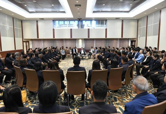 ภูมิธรรม ล้อมวงคุย'พาณิชย์จังหวัด' สั่งลุยขับเคลื่อนการค้า แก้ปัญหาประชาชน-ภาคธุรกิจ   
