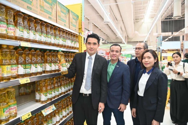 พาณิชย์ เดินห้าง สำรวจน้ำมันปาล์มขวด ราคาลดลงแล้ว มีตั้งแต่ 46-49 บาท
