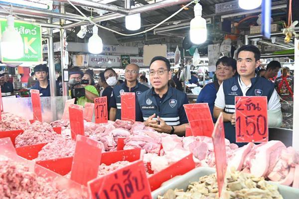 พาณิชย์ เดินตลาดสด ติดตามสถานการณ์ 'หมู-ไข่'ยันปริมาณเพียงพอ ราคาเหมาะสม