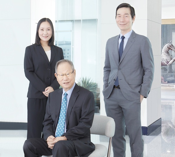 ชัย โสภณพนิช เตรียมความพร้อมให้ 'ชวาล-ลสา' โสภณพนิช สืบทอดธุรกิจ พร้อมสานความสำเร็จของกรุงเทพประกันภัยสู่การเติบโตอย่างมั่นคงและแข็งแกร่ง