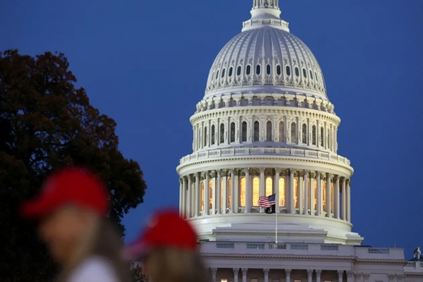Judge pauses Trump federal employee buyout offer pending court hearing