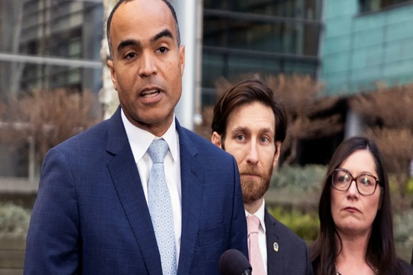 Federal district court judge temporarily blocks Trump’s birthright citizenship order