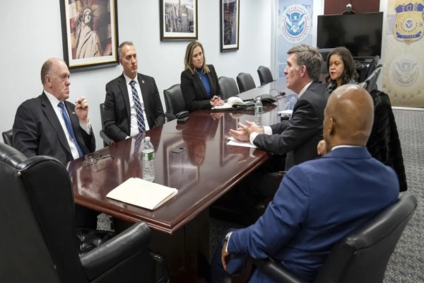 rump border czar warns New York Mayor Eric Adams not to violate ‘agreement’ as DOJ orders dismissal of case against him
