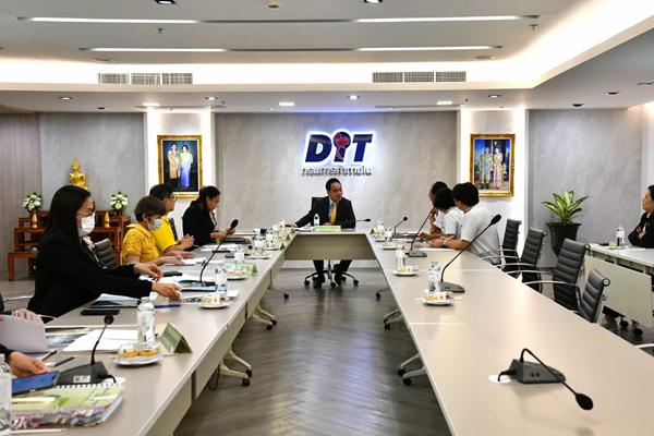 จับมือกยท