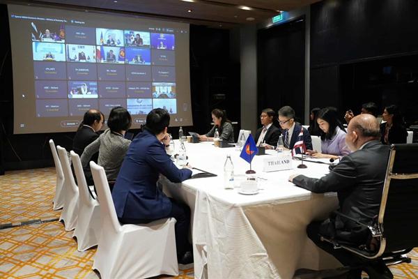 ถกรัฐมนตรีอาเซียน