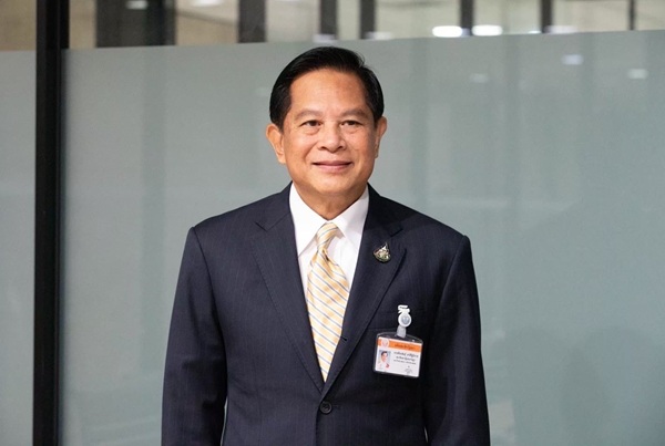 พีระพันธุ์ เตรียมจับมือ ก.อุตสาหกรรม ร่วมแก้ปัญหาราคาน้ำมันปาล์ม พร้อมเตรียมเสนอกฎหมายควบคุมกิจการน้ำมัน เร่งส่งเสริมใช้โซลาร์เซลล์ทั้งภาคประชาชนและเกษตรกร