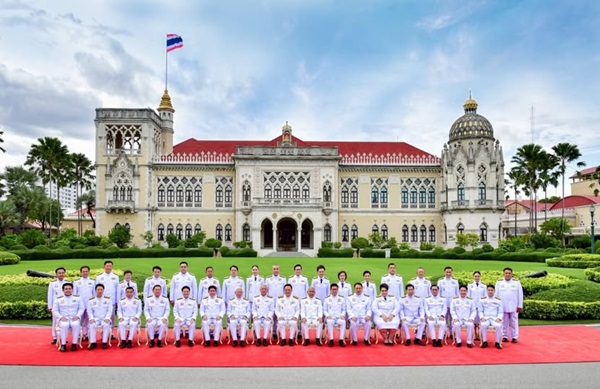 นายกรัฐมนตรี`อนุทิน` นำ ครม. ชุดใหม่ เข้าเฝ้าฯ ถวายสัตย์ปฏิญาณก่อนเข้ารับหน้าที่